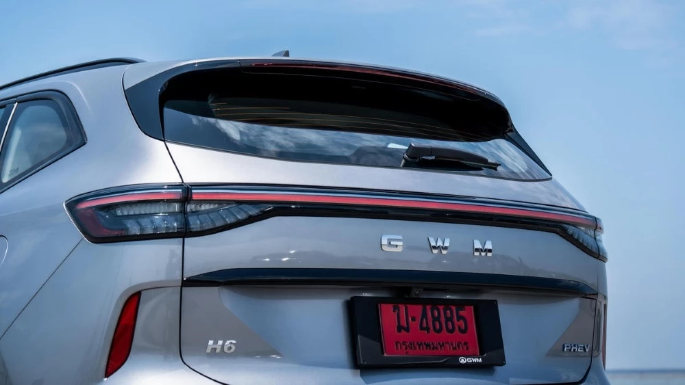 Новый гибридный кроссовер Haval H6 для Таиланда сбоку сзади логотипы