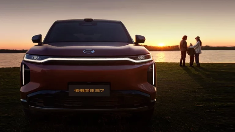 гибридный GAC S7 спереди