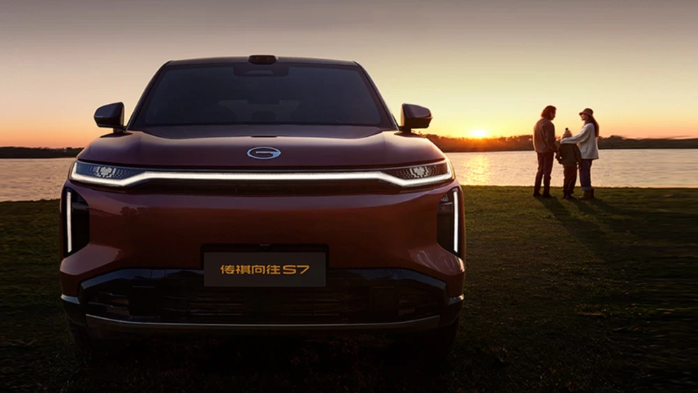 гибридный GAC S7 спереди