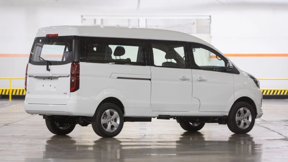 минивэн марки SKM сбоку сзади автоваз