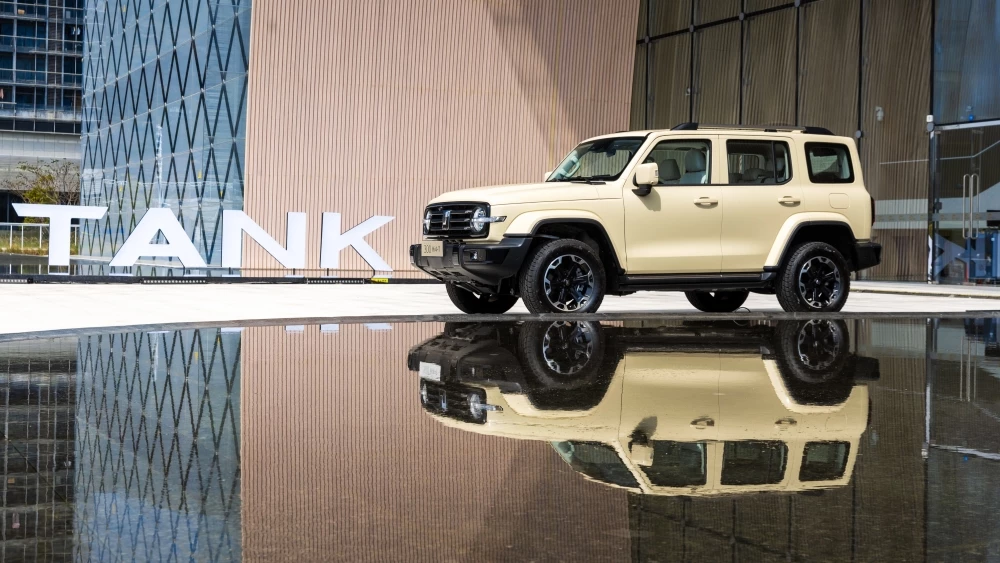 Обновленный внедорожник Tank 300 сбоку