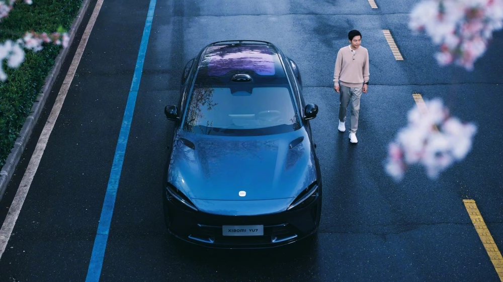 Электрический кроссовер Xiaomi YU7 сверху Глава Xiaomi Лэй Цзюнь