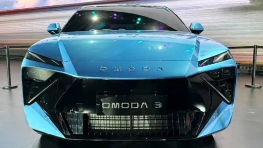 Кроссовер Omoda C3 спереди в Китае