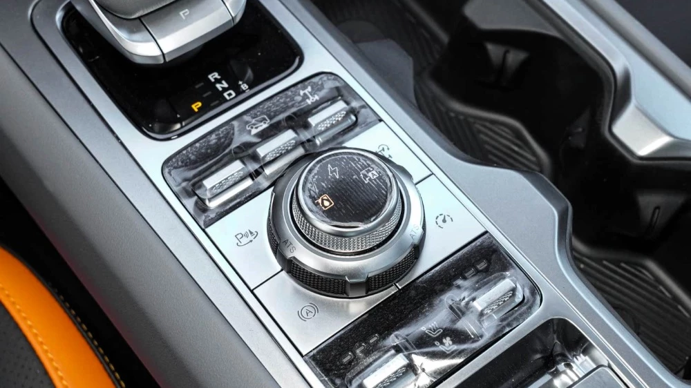 BAIC BJ40e интерьер гибрид