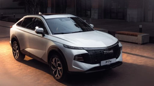 Haval F7x второго поколения сбоку спереди