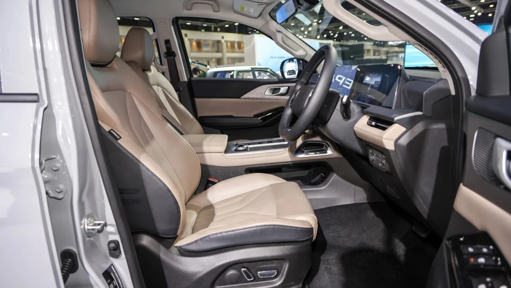 Пикап Deepal Hunter K50 на Международном автосалоне в Бангкоке 2025 салон интерьер первый ряд сиденья