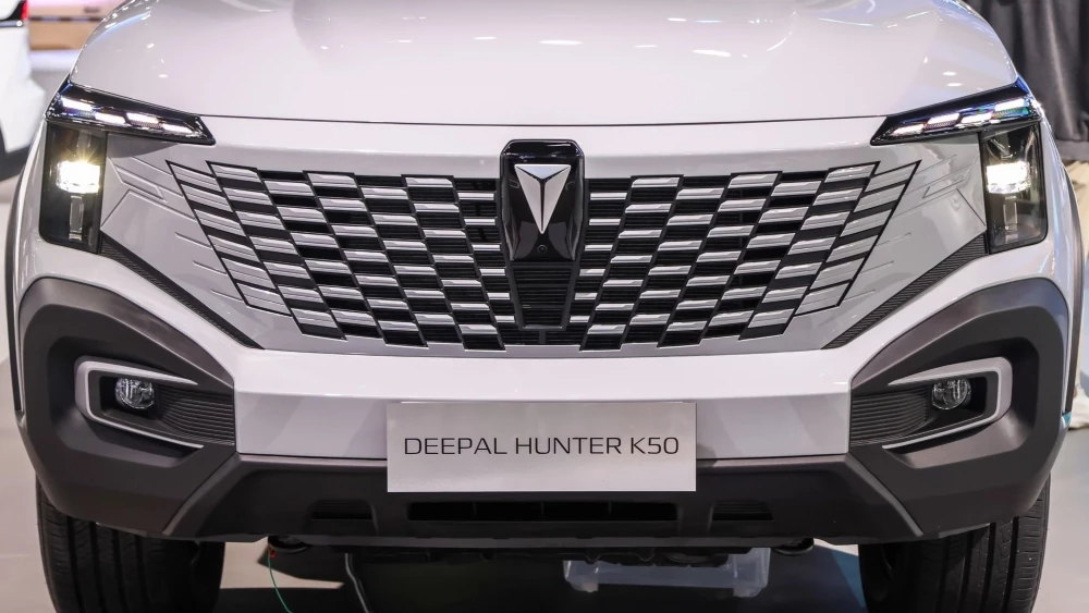 Пикап Deepal Hunter K50 на Международном автосалоне в Бангкоке 2025 спереди решетка
