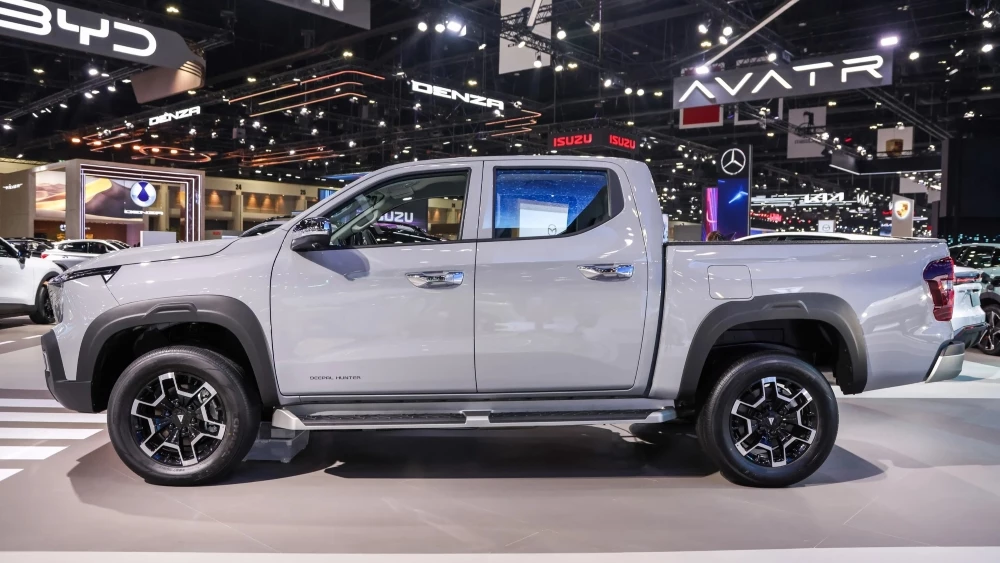 Пикап Deepal Hunter K50 на Международном автосалоне в Бангкоке 2025 сбоку