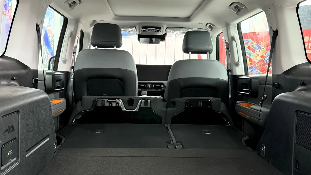 BAIC BJ40e интерьер гибрид