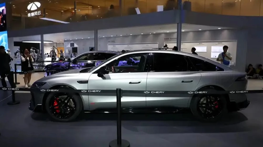 Седан Chery Fulwin A9 на Шанхайском автосалоне шанхай 2025 сбоку