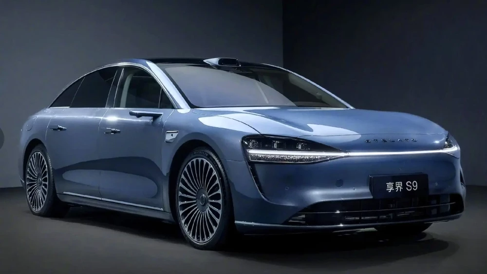 stelato s9 сбоку спереди седан baic huawei гибрид