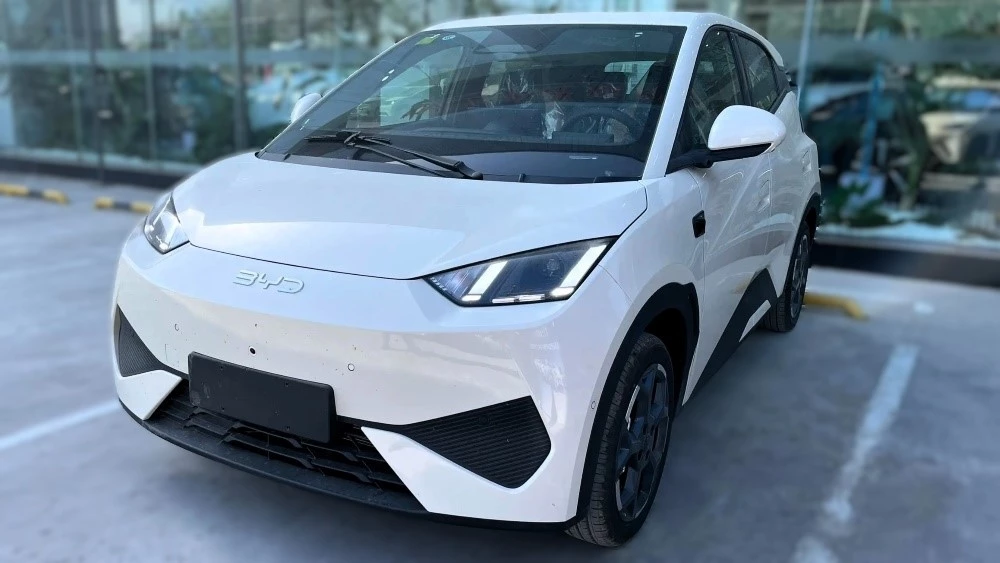 электрический хэтчбек BYD Seagull 2025 спереди сбоку