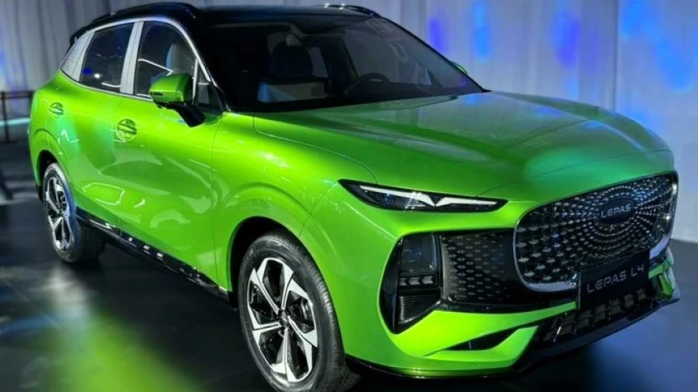 Кроссовер Lepas L4 сбоку спереди в Китае