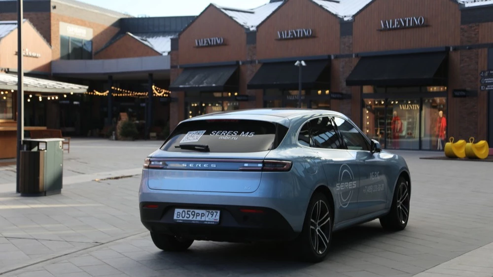 Aito Seres m5 сзади сбоку