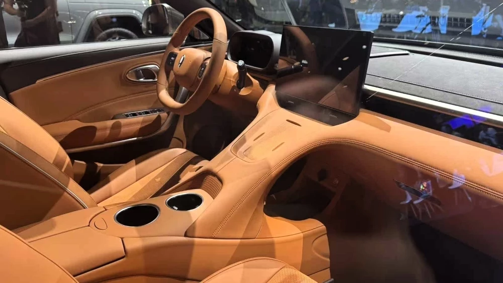 универсал Ora Lightning Cat Travel Edition интерьер в Шанхае 2025