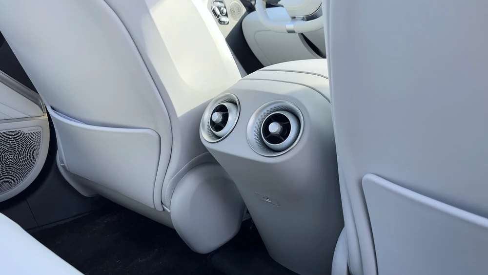 avatr 11 тест салон интерьер второй ряд дефлекторы