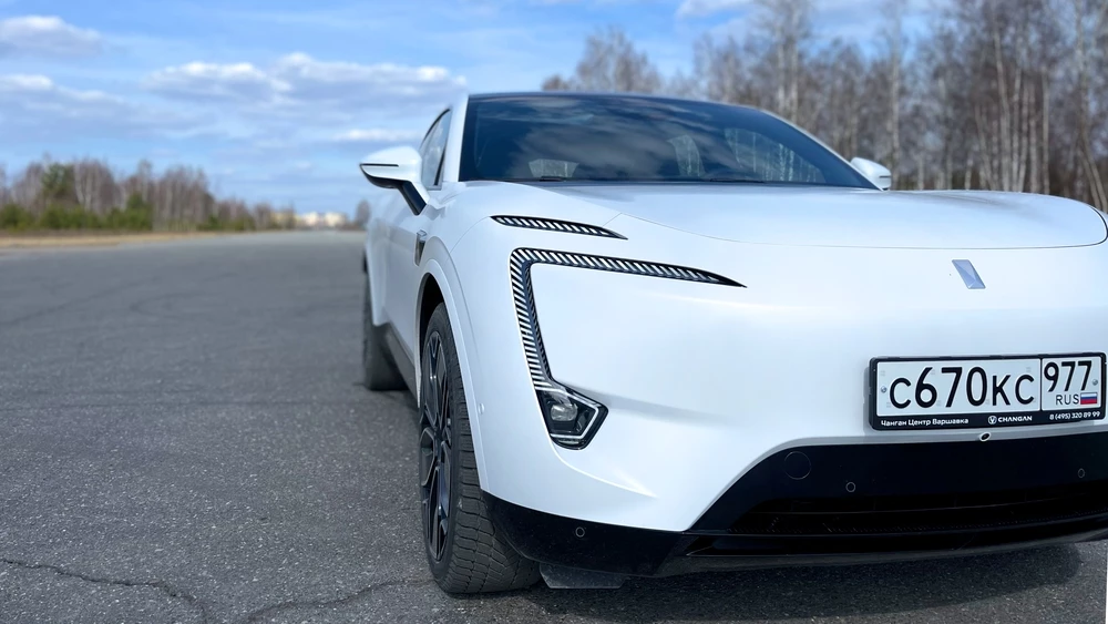 avatr 11 тест спереди ДХО фары