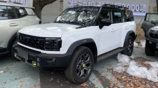 Jetour T2 удлиненный кузов сбоку спереди 7 мест