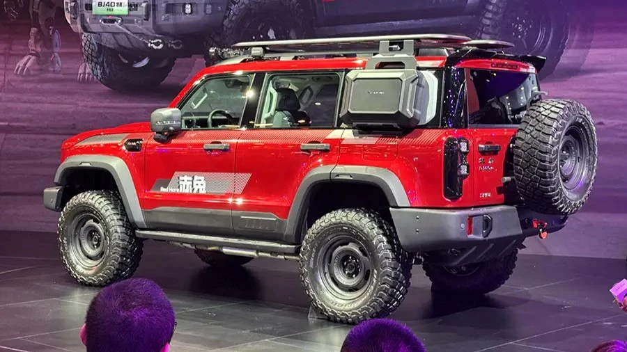 BAIC BJ40 Chitu Edition шанхай шанхайский автосалон 2025 сбоку сзади