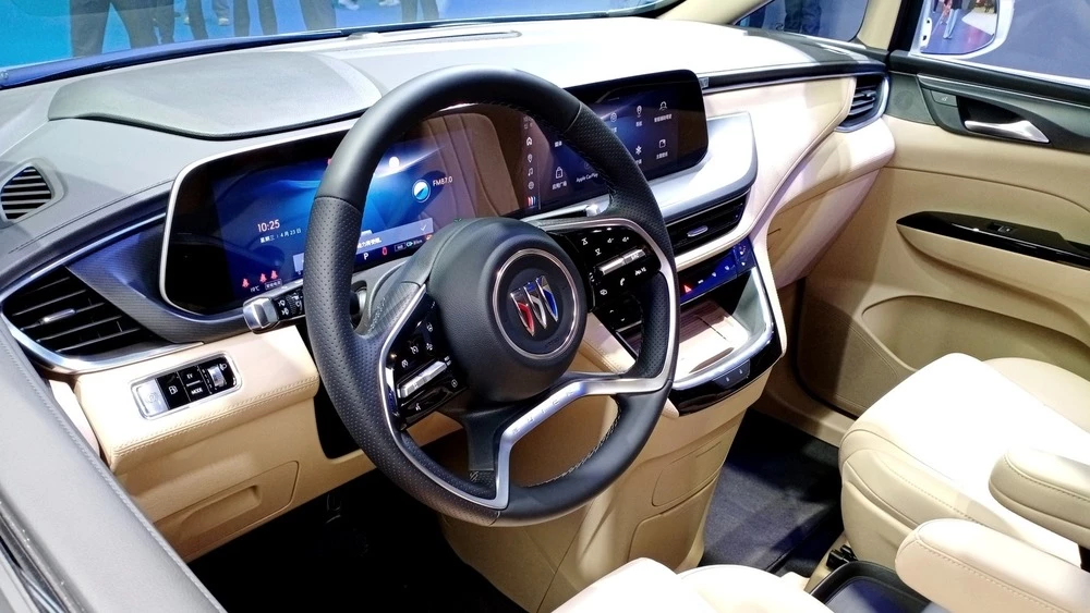 Минивэн Buick GL8 салон интерьер