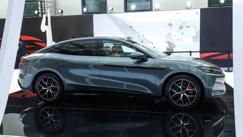 Седан BYD Han L сбоку