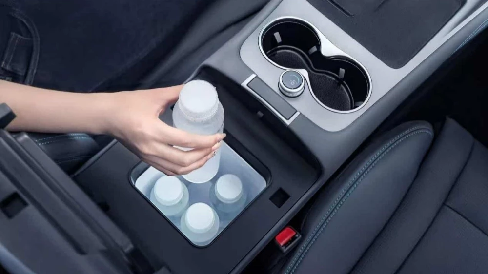 BYD Sea Lion 07 DM-i салон интерьер холодильник