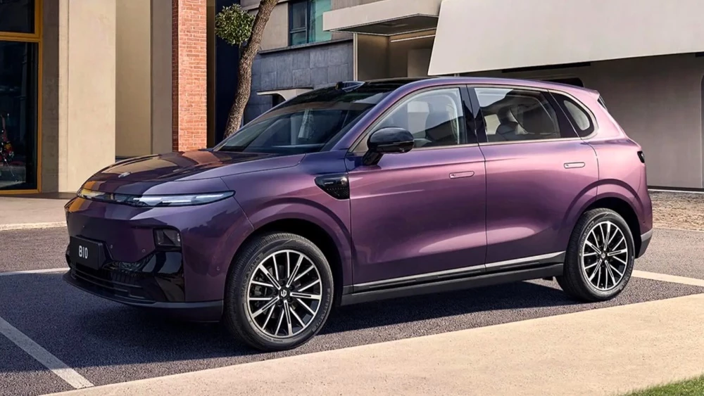 Кроссовер Leapmotor B10 сбоку спереди