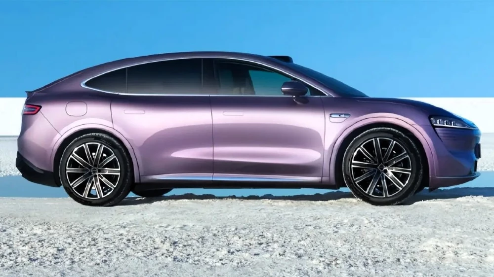 Luxeed R7 сбоку гибрид