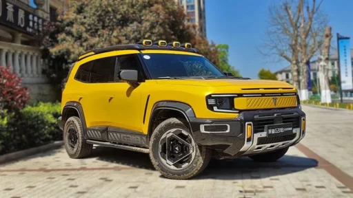 кроссовер Changan Deepal G318 спереди сбоку 2025