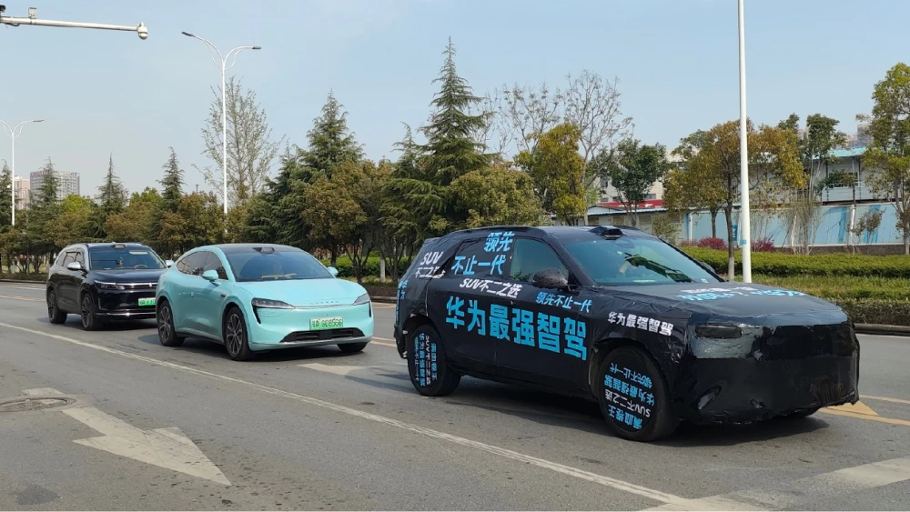 changan dongfeng huawei кроссовер сбоку спереди камуфляж luxeed r7 aito m7