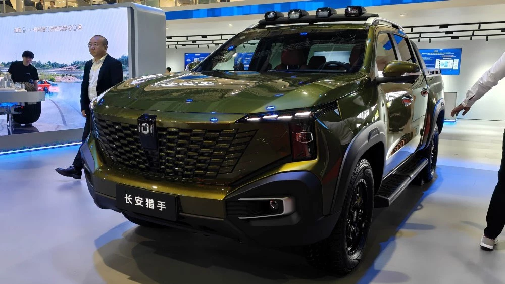 пикап Changan Nevo Hunter K50 сбоку спереди шанхай шанхайский автосалон 2025