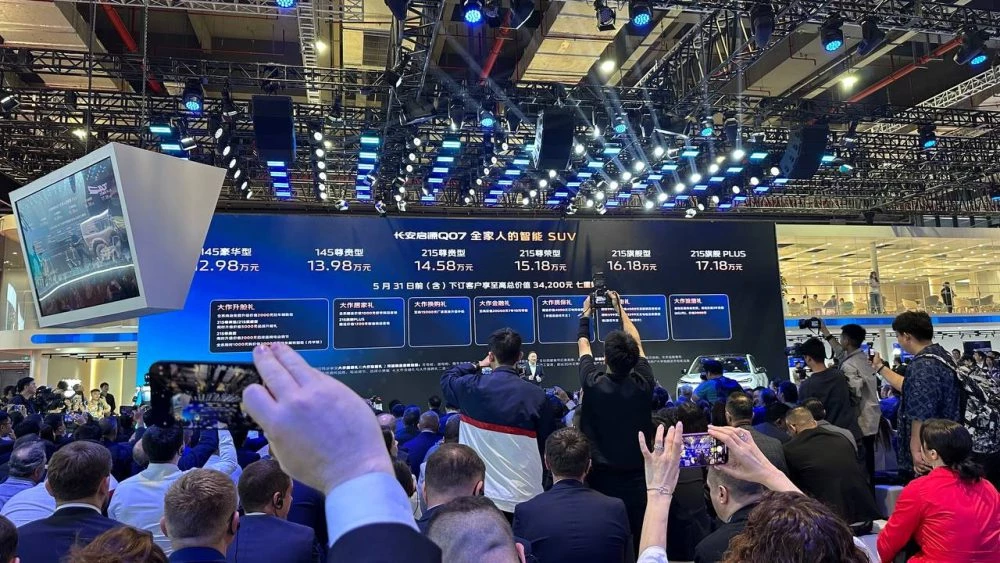 Цены и комплектации Changan Nevo Q07 шанхайский автосалон