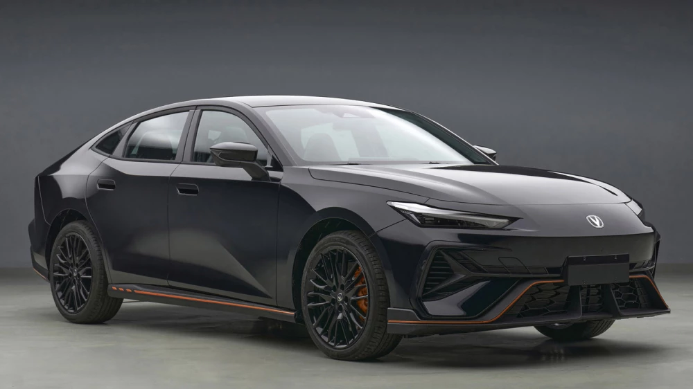 changan uni-v лифтбек сбоку спереди обновленный черный лифтбек 2-литровый мотор