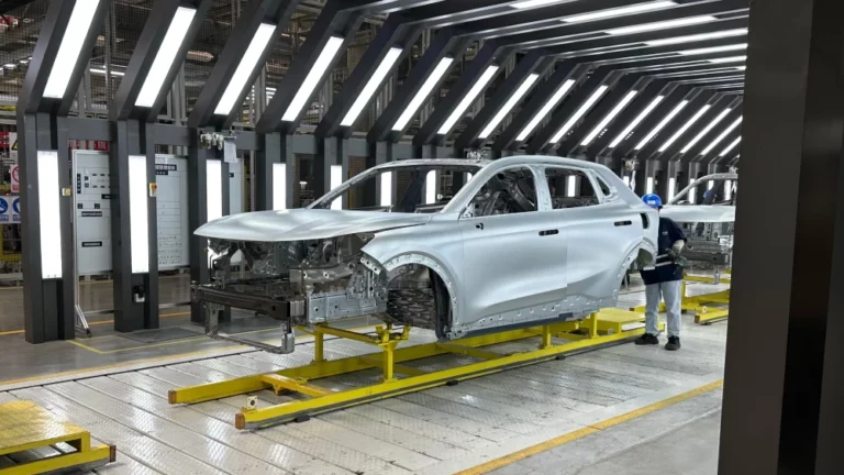 changan завод в китае производит avatr 07 deepal s05 changan nevo e07 производственная линия сварочный цех