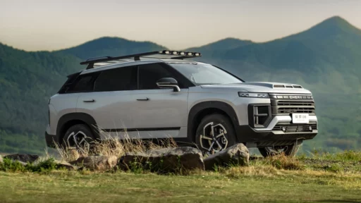chery explore 06 awd discovery кроссовер сбоку спереди серебряный