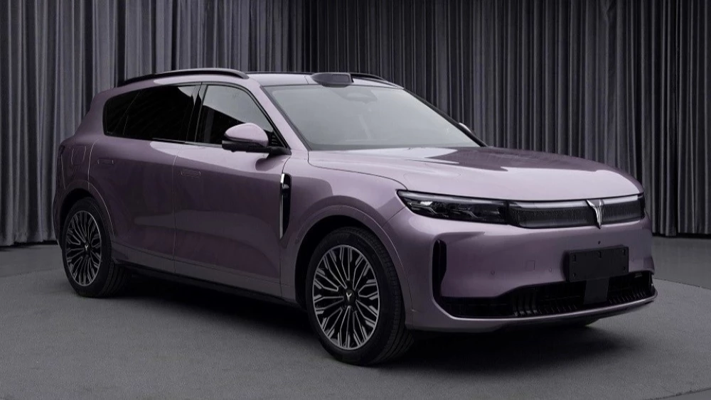 Третий не лишний. Минпром Китая показал новый Voyah Free на официальных фото новый voyah free кроссовер гибридный сбоку спереди