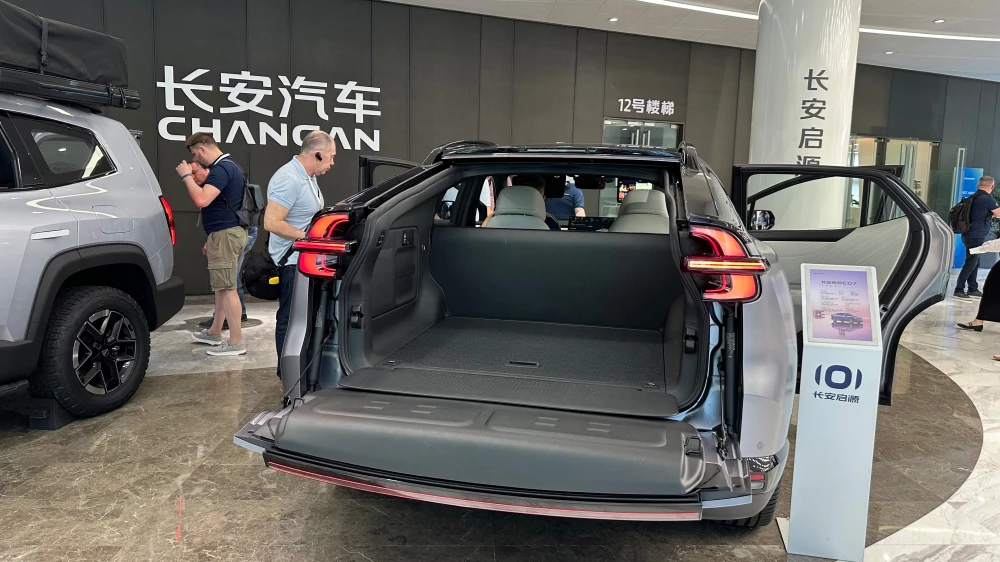 deepal e07 nevo e07 трансформер пикап кроссовер сбоку сзади серый матовый