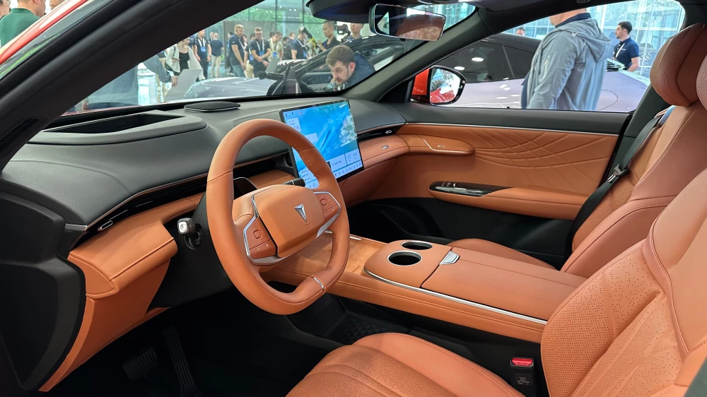 deepal s07 кроссовер салон оранжевый