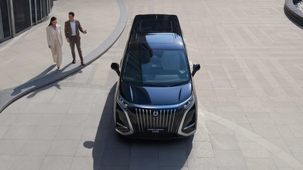 Denza D9 минивэн спереди