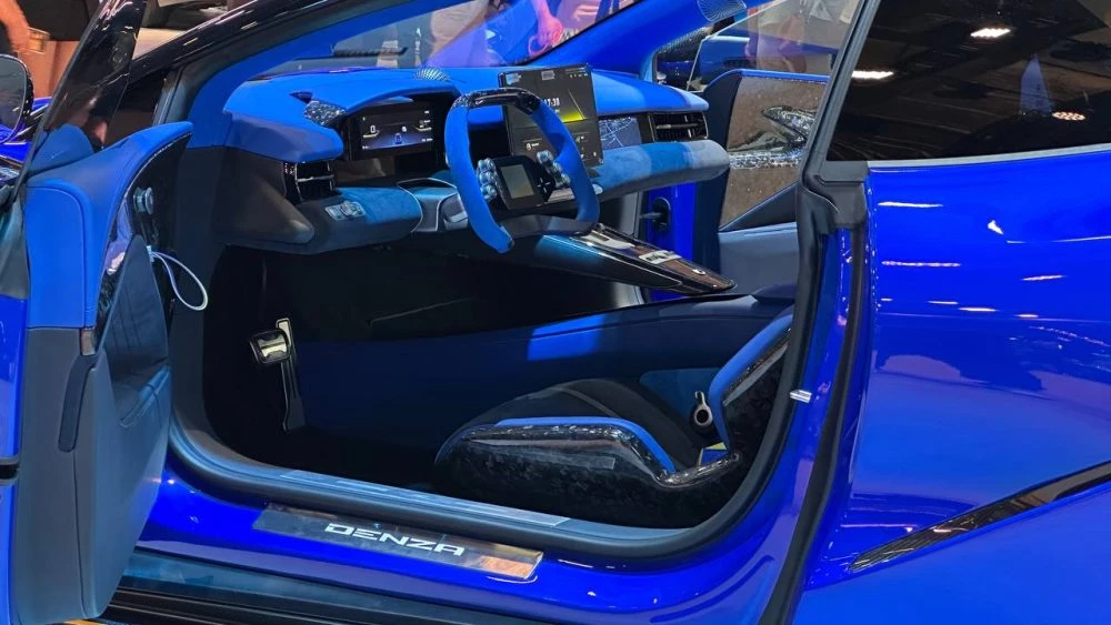 Купе Denza Z салон интерьер шанхай автосалон шанхайский 2025