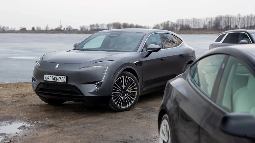 Avatr 11 сбоку спереди тест на реальный запас хода в динамике