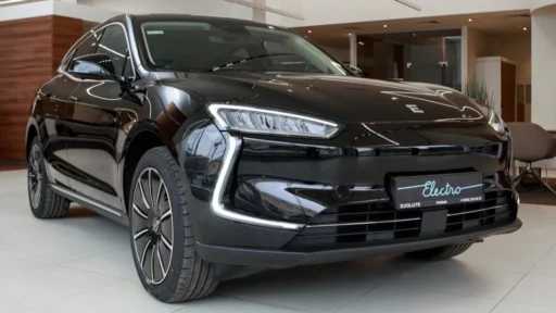 Evolute i-Jet у дилера в автосалоне сбоку спереди рольф санкт-петербург купить новый