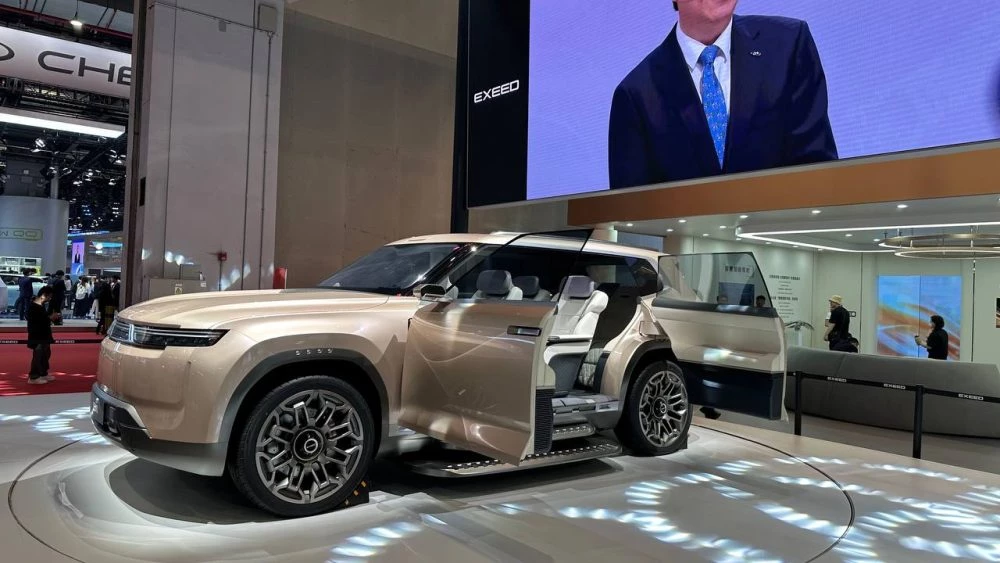 Концепт-кар Exeed Tianji сбоку спереди шанхай автосалон шанхайский