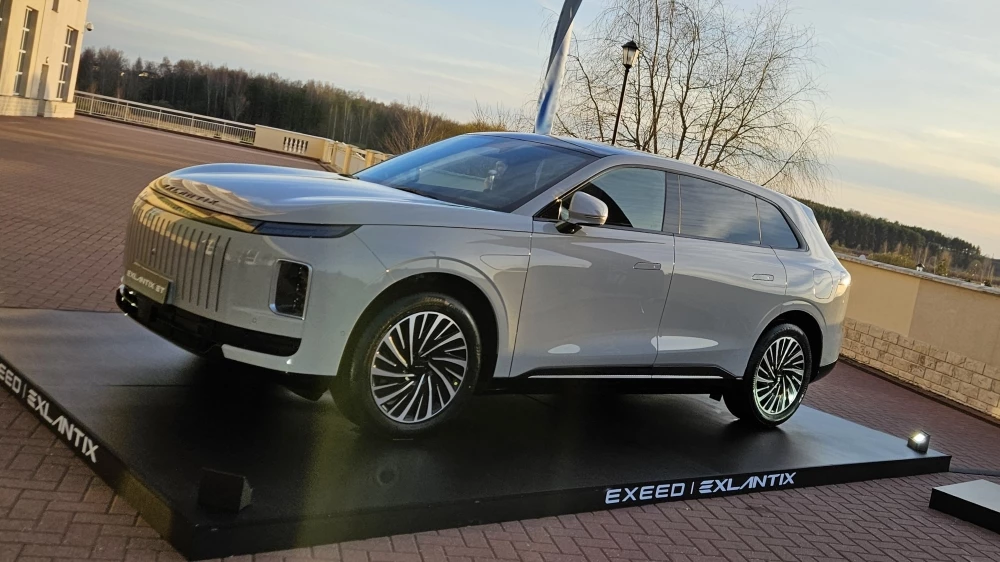 Exlantix ET тест сбоку спереди