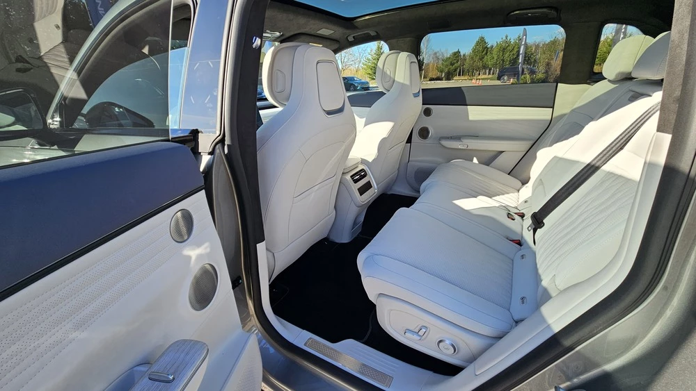 Exlantix ET тест салон интерьер сиденья второй ряд