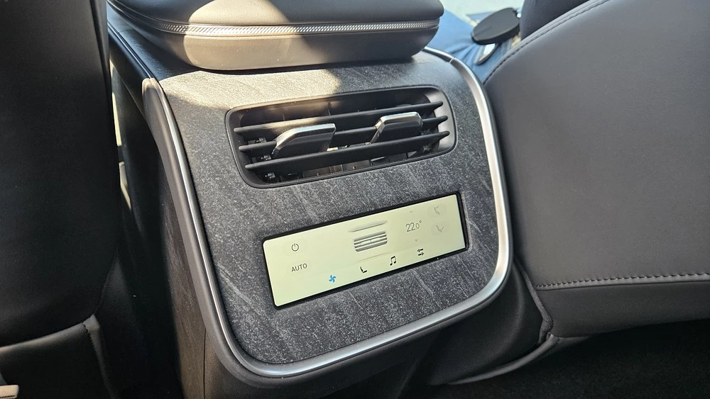 Exlantix ET тест салон интерьер климат второй ряд