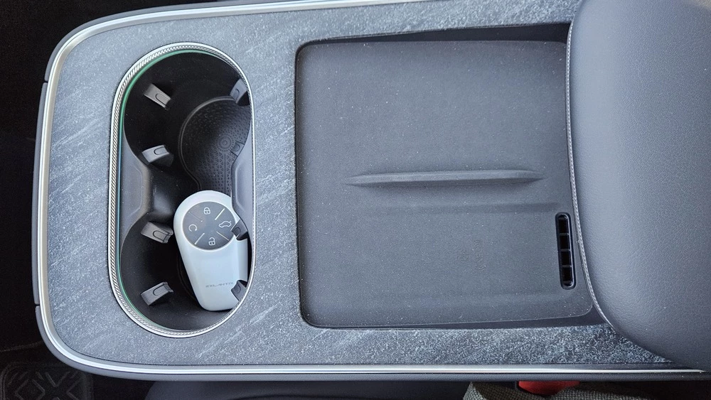 Exlantix ET тест салон интерьер центральный тоннель