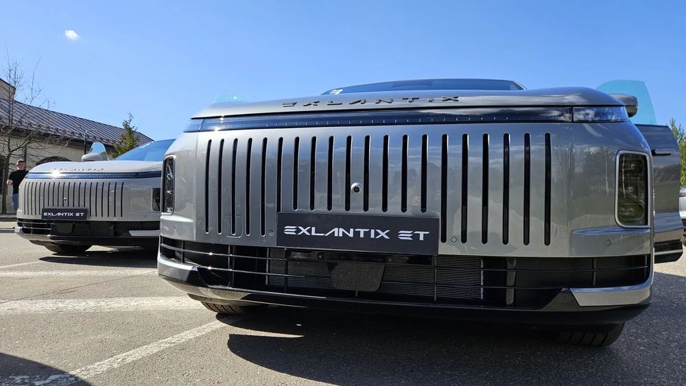 Exlantix ET тест спереди решетка радиатора