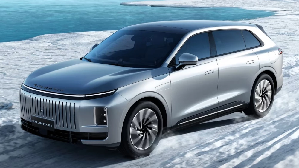 exeed exlantix et сбоку спереди гибридный кроссовер