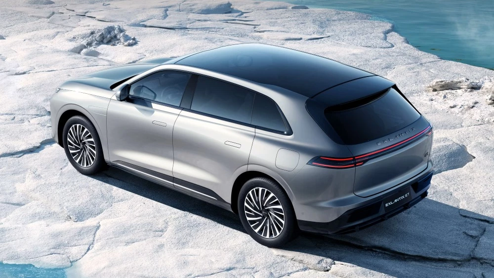 exeed exlantix et сбоку сзади гибридный кроссовер